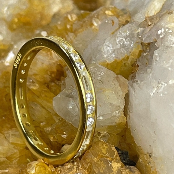 1 CARAT WHITE SAPPHIRE Eternity ring. 14k over silver. - Picture 8 of 10